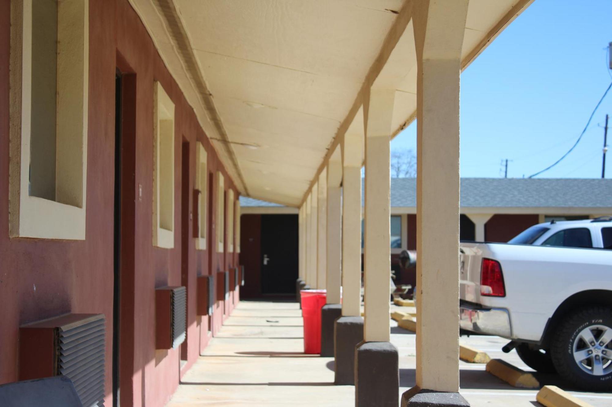 Village Inn Cotulla Exterior foto