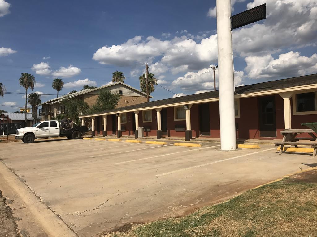 Village Inn Cotulla Exterior foto