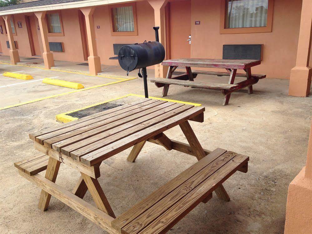 Village Inn Cotulla Exterior foto