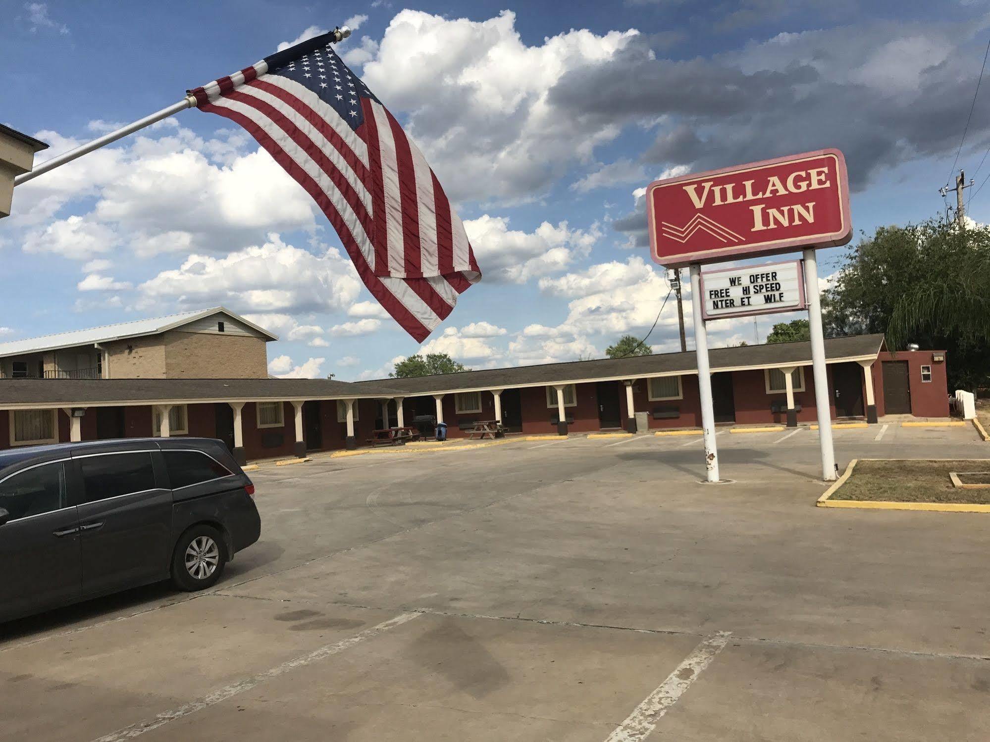 Village Inn Cotulla Exterior foto