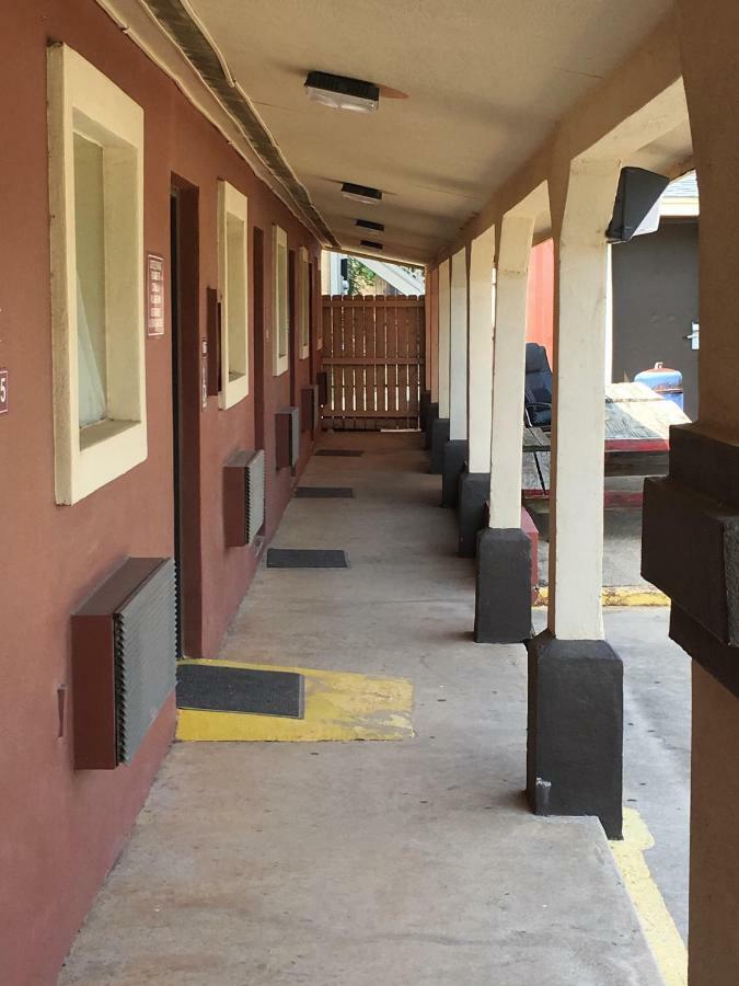 Village Inn Cotulla Exterior foto